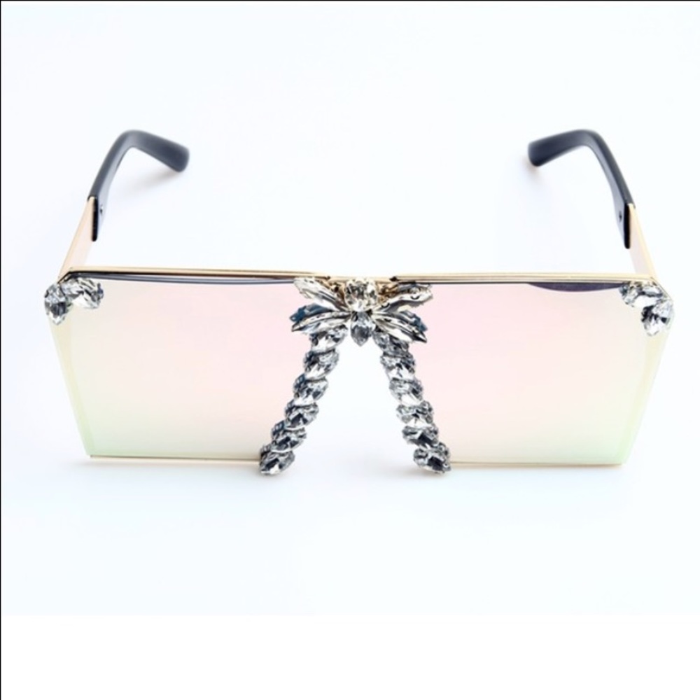 SALE🔥💕Gold Frame Luxury Rhinestone Sunglasses💕